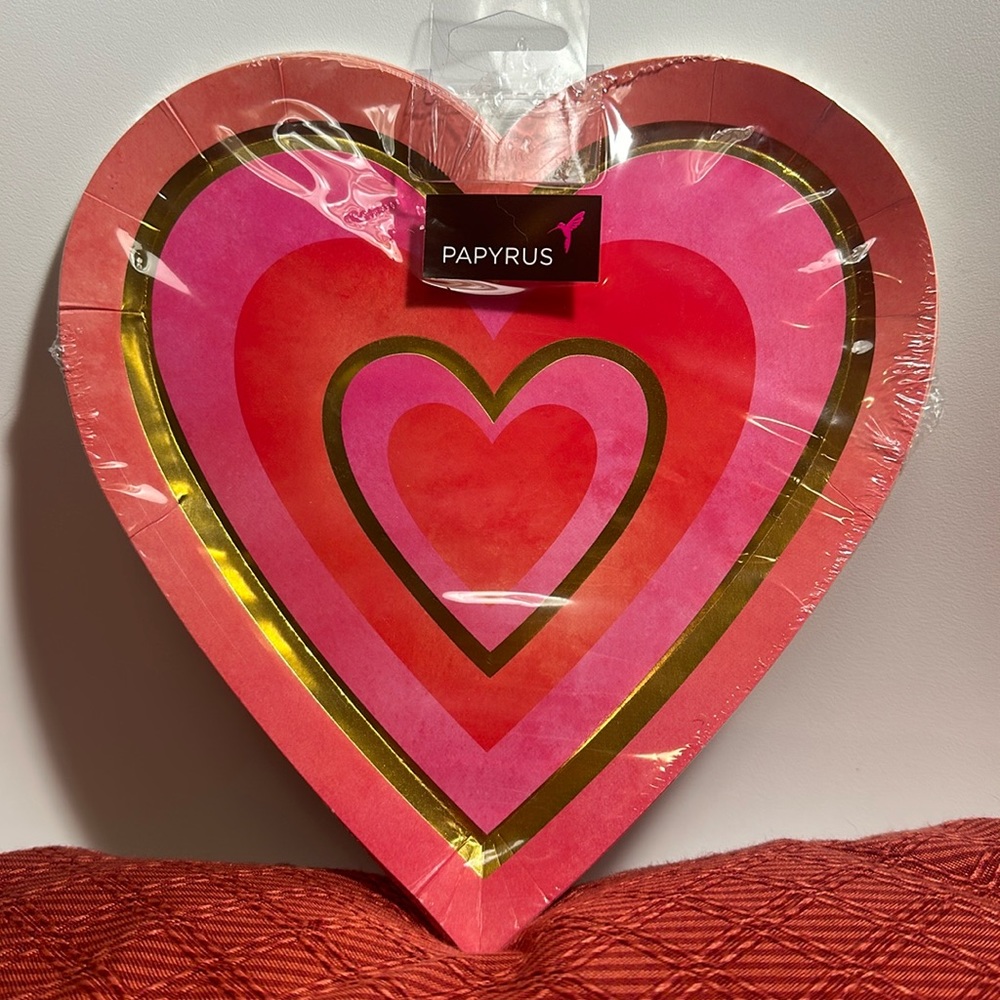Papyrus Heart Shaped Plates - Qty 8 in one package. NWT. 8.3” inches.